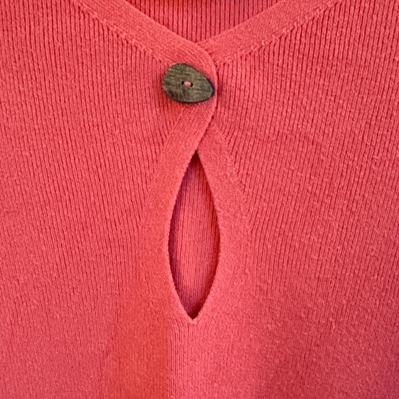 Sigred Olsen Coral V-Neck Button Detail Top Size XL - Picture 3 of 9